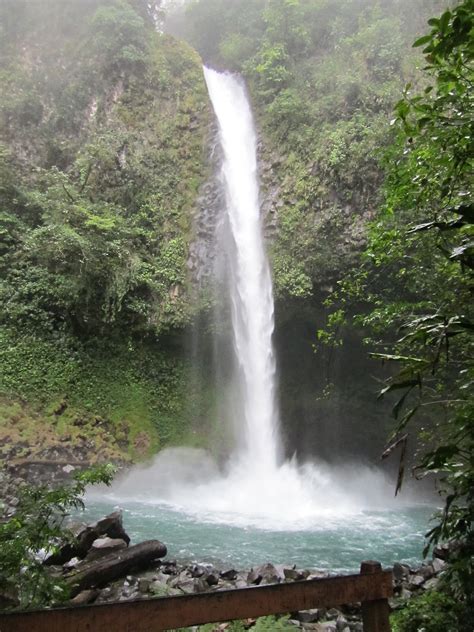 La Fortuna Waterfall -- Costa Rica | 폭포