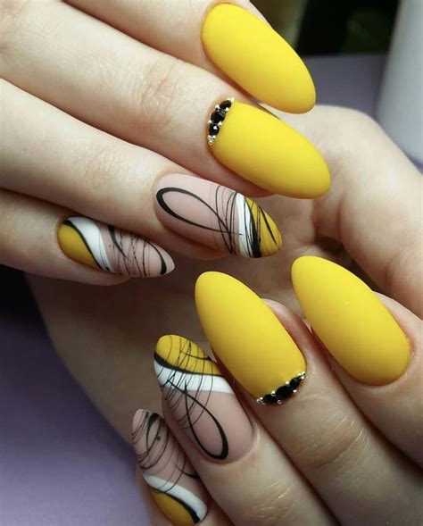 Make an original manicure for Valentine's Day | Yellow nail art