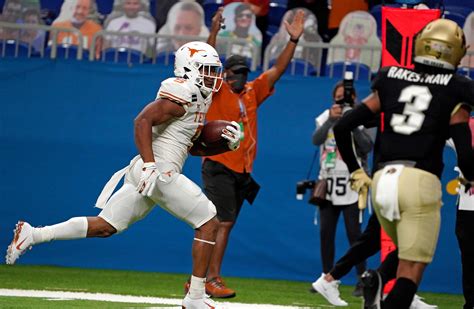 Bijan Robinson: Top 10 moments of his freshman campaign for Texas