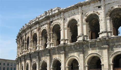 Guide to Nimes - travel and tourist information