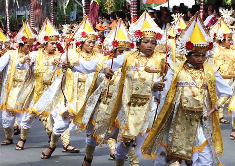 Bali Lemuh (Foto Hiburan, Seni dan Budaya Bali): Tari Baris