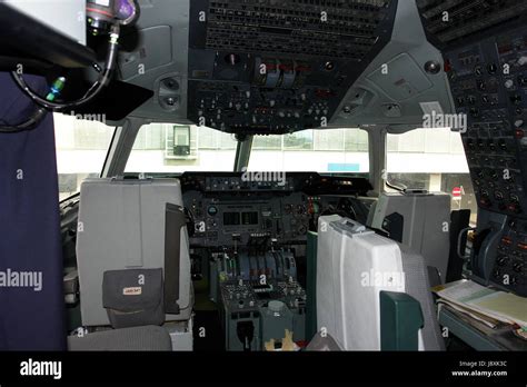 Boeing 747 jumbo KLM airplane cockpit Stock Photo - Alamy