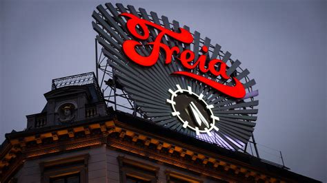 Freia Chocolate Factory: Oslo By Night | Jeffrey Zeldman | Flickr