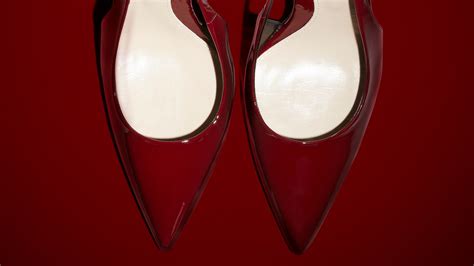 Gucci, the Signoria Rosso Ancora slingbacks become a symbol of the fight against femicide ...