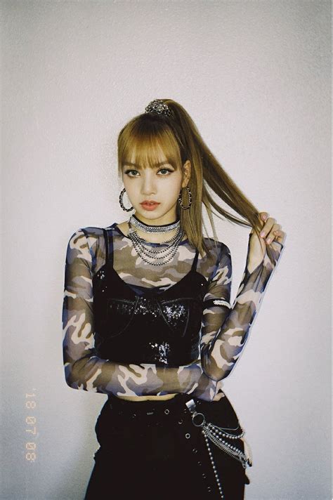 12 Times BLACKPINK's Lisa Slayed In The Prettiest Stage Outfits - Koreaboo