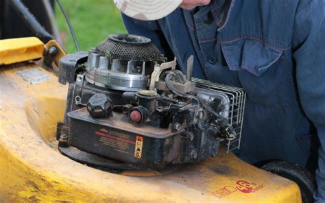 How to Clean a Lawn Mower Carburetor (Step By Step Guide)