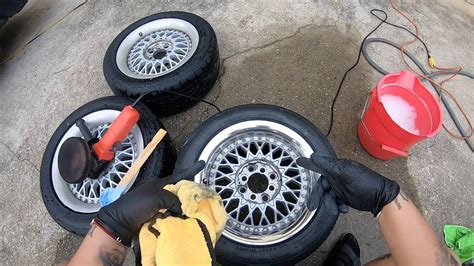 QUICKLY POLISHING ALUMINUM WHEELS WITH BLUE MAGIC METAL POLISH (HOW TO ...