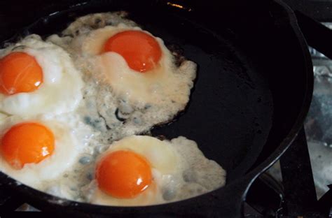 How to Cook Eggs In a Cast-Iron Skillet - Plan to Eat - Plan To Eat