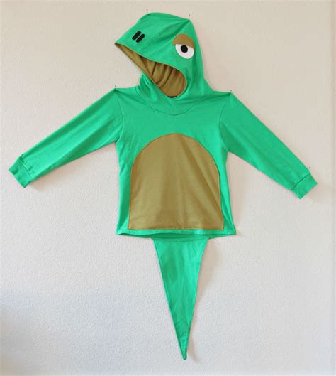 Easy DIY Lizard Costume - TaylorMade | Lizard costume, Halloween ...