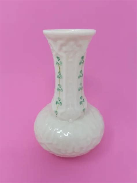 VINTAGE BELLEEK SHAMROCK Vase Made in Ireland 6th Green Mark 1960-85 5 inch tall $24.99 - PicClick