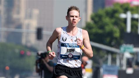 Galen Rupp 'has a blast,' runs away with Olympic trials in first marathon