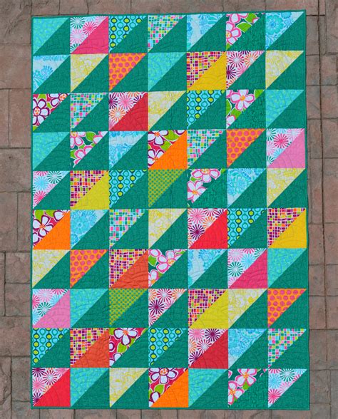 Craft Happy: Fun HST quilt for a recent grad