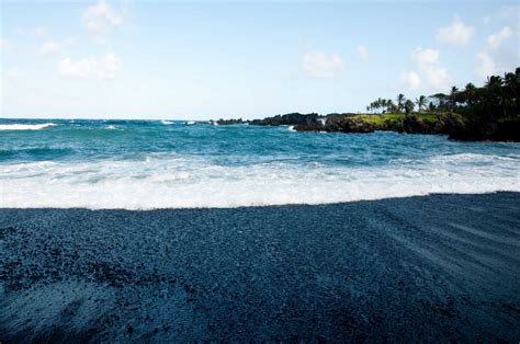 Justin and Lauren Conquer the World! :-): Maui, Hawaii - Black Sand Beach