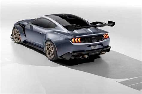 2025 Ford Mustang GTD Aims to Take Down the 911 GT3 RS | Edmunds