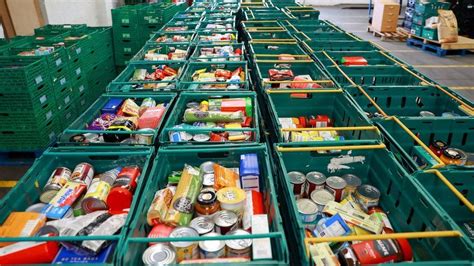 Birmingham: Appeal to turn former butcher's into food bank - BBC News