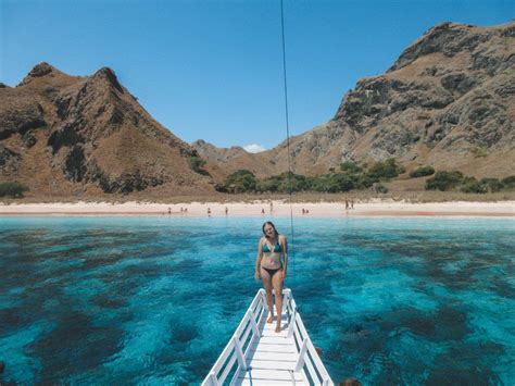 Snorkeling Pink Beaches in Komodo National Park, Indonesia | Jana Meerman