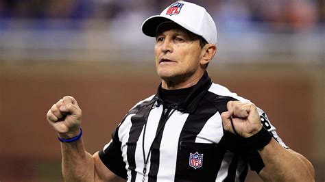 NFL referee Ed Hochuli retires; son Shawn to replace him