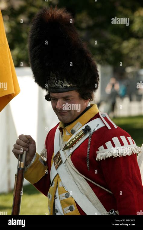 British army uniform red coat hi-res stock photography and images - Alamy