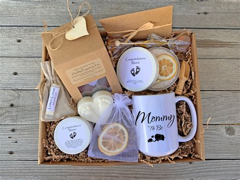 Mother's Day Gifts For New Moms : 33 Best First Mother's Day Gifts for ...