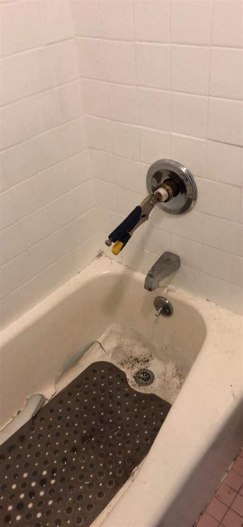 My bathtub liner is peeling away-- should I be worried about what's underneath? : r/HomeImprovement