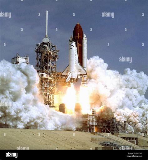 STS-31, Space Shuttle Discovery Launch, 1990 Stock Photo - Alamy