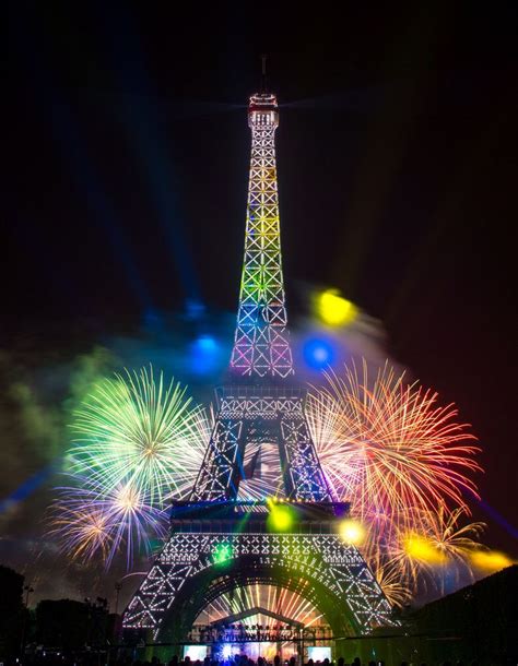 Eiffel Tower Fireworks neon lights (Like the song!) | Tour eiffel ...