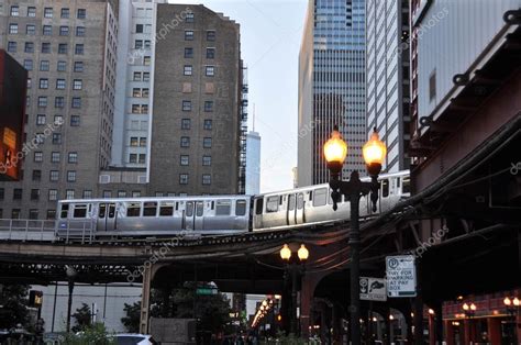 Elevated train in Chicago – Stock Editorial Photo © PiKappa #58688193