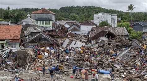 Indonesia tsunami survivors hold vigil at Christmas mass | World News ...