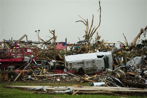 President lands at Little Rock AFB to view Arkansas tornado damage > Air Force > Article Display