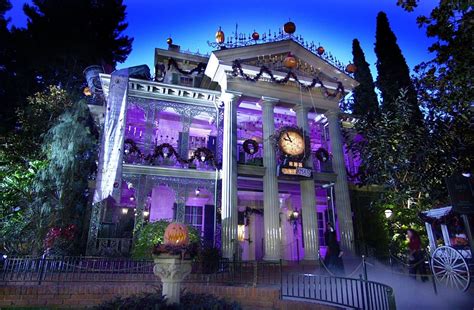 Disney is developing 'Haunted Mansion' animated special for TV ... Haunted Mansion Disneyland ...