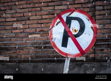 Parking pillar hi-res stock photography and images - Alamy