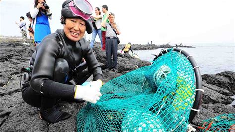 Jeju Haenyeo: Women divers on Jeju Island are dwindling - YouTube