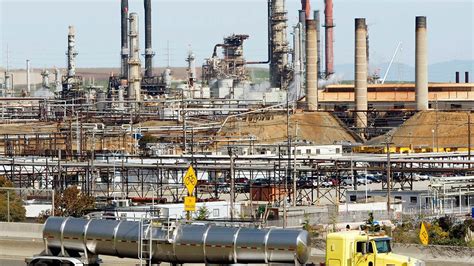 Over 500 workers at California Chevron refinery go on strike