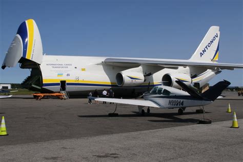 Check out this MASSIVE plane that landed in Thunder Bay - North Bay News