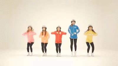 [Crayon Pop] 크레용팝 빠빠빠(Bar Bar Bar) - M/V (안무버젼) on Make a GIF