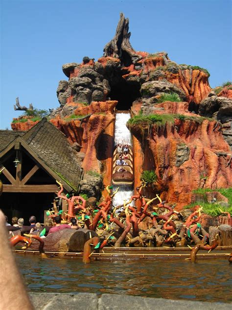 Disneyland Visitors Officially Say Goodbye To Splash Mountain