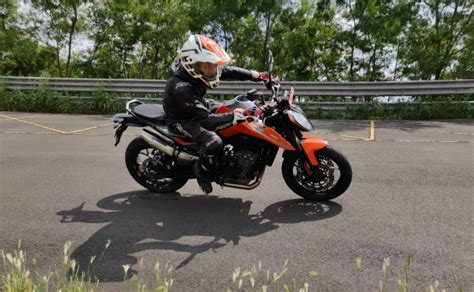 KTM 790 Duke First Ride Review