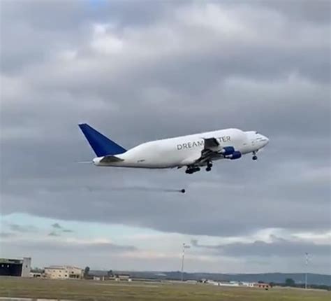 Moment a 100kg wheel falls off massive Boeing Dreamlifter jet | The ...