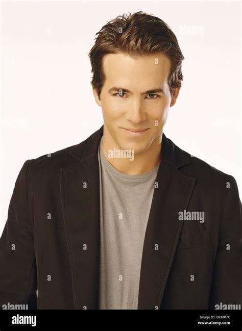 Just friends 2005 ryan reynolds hi-res stock photography and images - Alamy