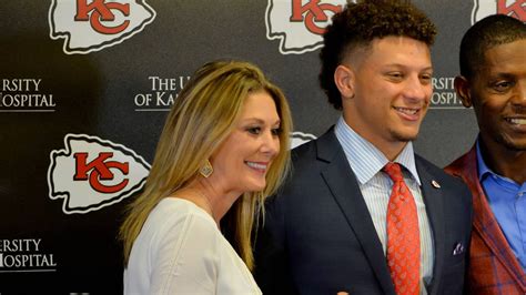 Who Is Patrick Mahomes' Mother, Randi Martin? All About His Family ...