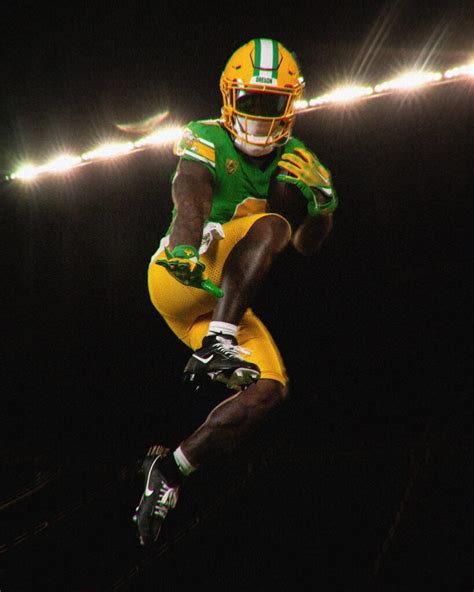 No. 9 Oregon reveals retro uniforms ahead of showdown with Washington ...