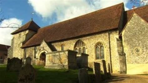 Grave at 'Alfred the Great' Winchester church exhumed - BBC News