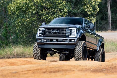 This 2018 Ford F250 custom build moves the 4x4 needle