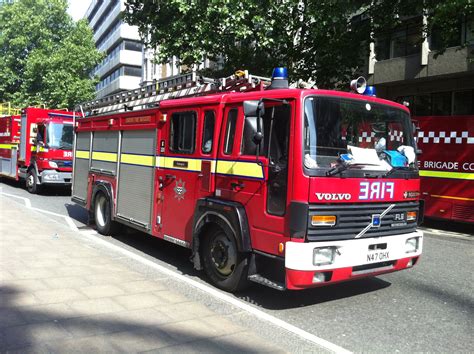 File:1995 London Fire engine.jpg - Wikimedia Commons