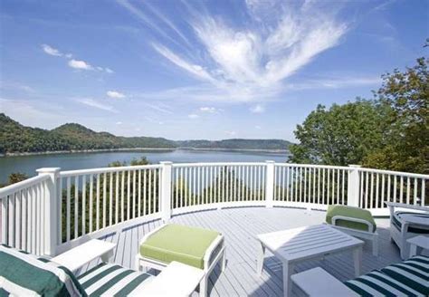 Alan Jackson's deck off his master bedroom on his lakeside home | Celebrity houses, Celebrity ...