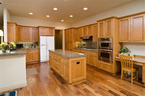 flooring that goes with oak cabinets - waylon-orchard