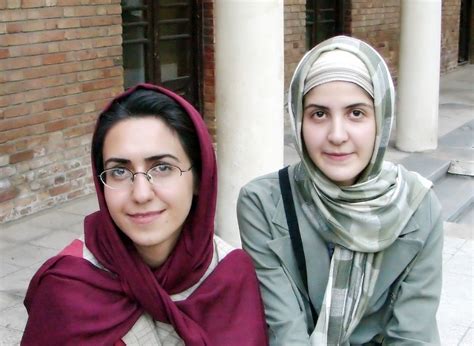 Fil:Two young women of Iran.jpg – Wikipedia