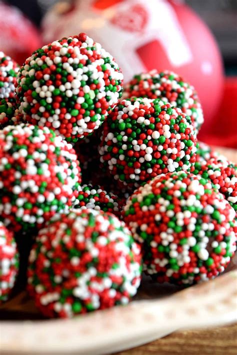 Christmas Truffles | Easy christmas candy recipes, Christmas truffles, Christmas candy easy