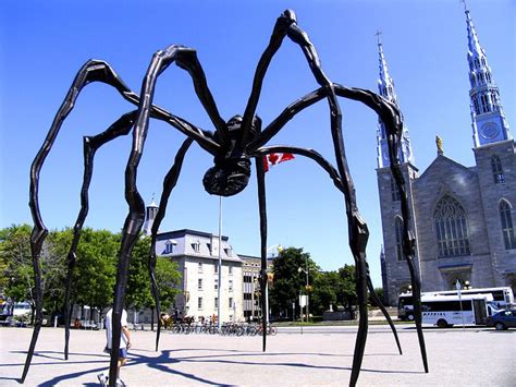 Maman Giant Spider outside the National Art Gallery of Canada, Ottawa, ON | Arte pública, Louise ...