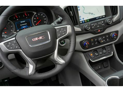 2018 GMC Terrain: 171 Interior Photos | U.S. News & World Report